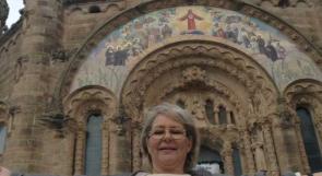 نائبة تونسية تعتنق المسيحية