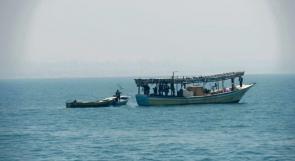 الاحتلال يصادر قارب صيد شمال مدينة غزه ويعتقل صيادين