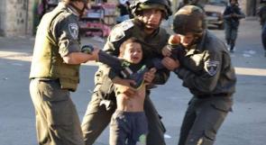 الاحتلال يعتقل طفلين جنوب مدينة الخليل