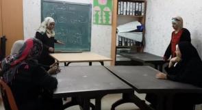خاص لـ"وطن": بالفيديو.. مخيم طولكرم : مسنة وابنتها على مقعد دراسة واحد
