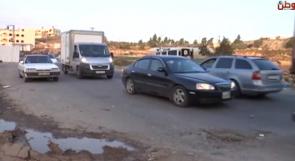 خاص لـ "وطن": بالفيديو... الخليل: المدخل الجنوبي.. بين عشرات الحفر والمياه العادمة