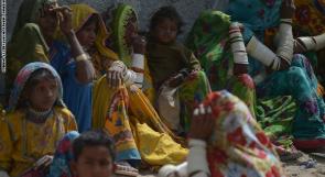 باكستان: امرأة حامل ترجمها أسرتها حتى الموت قرب محكمة
