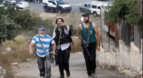 إصابة طفلين في هجوم للمستوطنين والاحتلال يخطر بهدم ثلاثة منازل في يطا جنوب الخليل