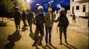 الاحتلال يعتقل شابا من مخيم قلنديا بعد الاعتداء عليه