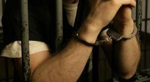 إدارة سجن"عوفر" تفرض عقوبات على 18 أسيرًا
