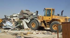 جرافات الاحتلال تهدم أكثر من 20 بركسا شرق القدس