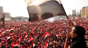 الجيش يعزل مرسي من الحكم وينصب رئيس المحكمة الدستورية