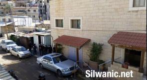 فيديو..الاحتلال يقتحم حي البستان بسلوان لإزالة رايات عن منزل اسير محرر