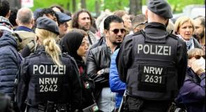بالفيديو والصور.. الشرطة الألمانية تقتحم مكان انعقاد "مؤتمر فلسطين" ببرلين وتقطع الكهرباء والبث المباشر