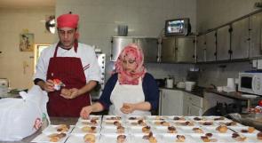 خاص لـ"وطن" بالفيديو.. غزة: الشرنوبي الفتاة الوحيد بمطبخ "الروتس" رغم إعاقتها