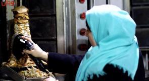 مرض زوجها فاستلمت مكانه في العمل.. أم عمر تعيل أطفالها من ربح مطعمها وتناشد لعلاج زوجها!