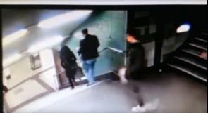 فيديو ... شاب يركل فتاة محجبة من أعلى الدرج في ألمانيا