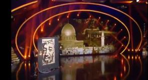 بالفيديو ... الفنان الديري يرسم ابو عمار بالنار في "arabs got talent"
