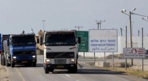 إدخال 660 شاحنة محملة بالبضائع ومواد البناء لقطاع غزة