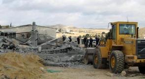 قوات الاحتلال تهدم 11 منشأة تجارية ومغسلة سيارات في برطعة