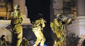 قوات الاحتلال تعزز انتشارها في الخليل وتحكم إغلاقها
