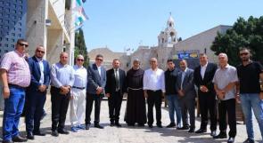 دعماً وتطويراً للسياحة... كهرباء القدس تقدم مركبتين كهربائيتين لبلدية بيت لحم