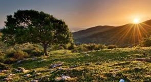 الطقس: أجواء معتدلة نهارا وباردة ليلا