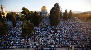 عشرات الآلاف يؤدون صلاة العيد بالمسجد الأقصى