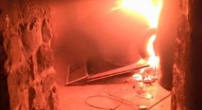 بالفيديو والصور...شبان غاضبون يحرقون قبر يوسف في نابلس