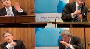 بالفيديو... عراقي يرشق بول بريمر بالحذاء داخل البرلمان البريطاني