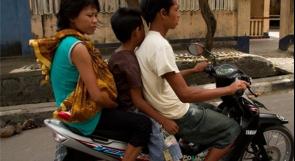 مدينة إندونيسية تفرض على نسائها ركوب الدراجة مع ضم الساقين