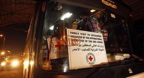 75 من ذوي أسرى غزة يزورون 44 أسيرًا بـ "نفحة"