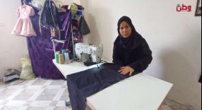 درست التمريض ولم تعثر على فرصة عمل.. حنين تلجأ للخياطة وتصميم الأزياء لتوفير مصدر رزق لها