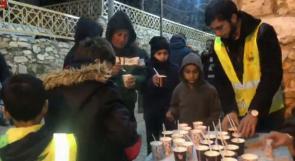 السحلب ضيافة رواد الحرم الابراهيمي.. وأصحاب المبادرة لـ وطن: نسعى لتشجيع المواطنين على زيارته
