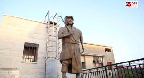 الفنان التشكيلي أبو عصبة يعيد إحياء "ظريف الطول" بتمثال حديدي