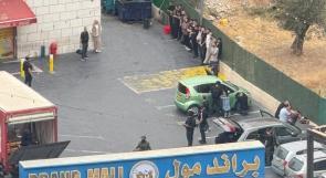الاحتلال يعتقل مواطنا عقب اقتحام محل تجاري في أبو ديس
