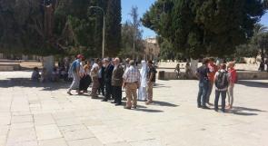 بالفيديو... طرد عزام الأحمد من ساحات المسجد الأقصى