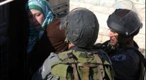 قوات الاحتلال تعتقل مواطنة خلال زيارتها لشقيقها