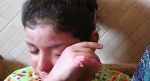 خاص لـ "وطن": بالفيديو... الطفلة "شهد".. شاهدة على قصفٍ خَطَفَ ثلاثة من عائلتها