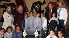 بنك الاسكان يتبرع بأجهزة حاسوب لمدرسة فيصل الحسيني في رام الله