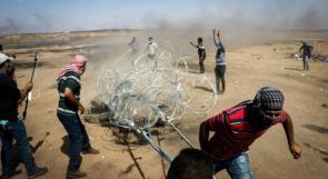 غزة: شبان يتمكنون من قص أجزاء من السلك الفاصل وسحبه