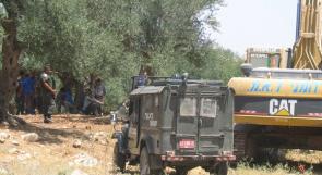 قوات الاحتلال تجرف أراضي زراعية جنوب بيت لحم
