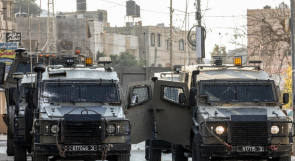 تضرر مركبة إثر صدمها بآلية لجيش الاحتلال في طولكرم