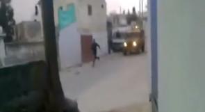 بالفيديو ... دورية عسكرية اسرائيلية تحاول دهس شاب في بلدة عوريف