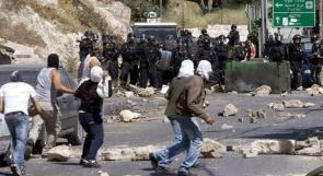 الاحتلال يوزع منشورات تهديد لملقي الحجارة بعد فشله بمواجهتها