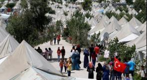 مئة ألف سوري عالقون قرب حدود تركيا