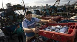 الاحتلال يقرر توسيع مساحة الصيد وزيادة الصادرات والواردات من غزة