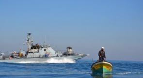 زوارق الاحتلال تستهدف الصيادين ومراكبهم في بحر رفح