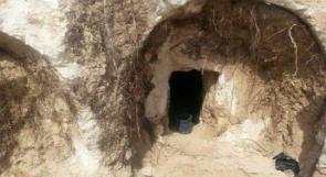 مواطن من غزة يعثر على مقبرة أثرية في حديقة منزله