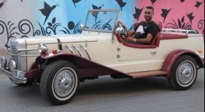 خاص لـ"وطن": بالفيديو.. مواطن من غزة يعيد صناعة سيارة مرسيدس موديل 1927