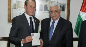 الرئيس يمنح مواطنة الشرف الفلسطينية لرئيس بلدية باريس