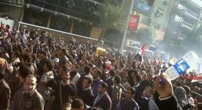 متظاهرون يحاولون اقتحام سفارة السعودية بالقاهرة ويهددون بجلد سفيرها