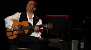 وفاة عازف الغيتار الإسباني باكو دي لوسيا