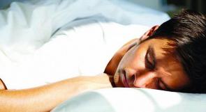 علماء: قلة النوم تؤثر على نشاط مئات الجينات