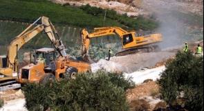 قوات الاحتلال تهدم منشأة زراعية في بلدة بيت كاحل بالخليل
